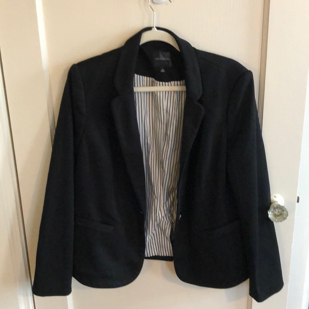 Great basic black blazer from the limited SZ XL